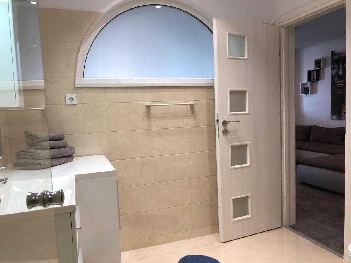 Luxury Westpark 2 Residence Lake View W6 Bucharest Exterior photo